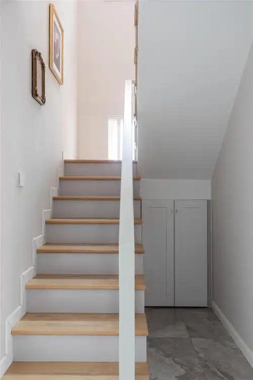 大户型现代北欧风楼梯装修效果图