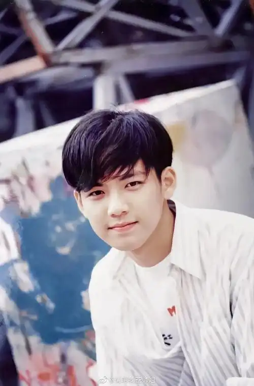 真的很磕钟汉良的颜,看小哇年轻时候的照片真的会忍不住的"哇"出声!