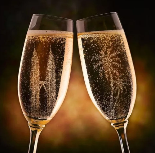 在生活中不难发现这样一种现象,喝红酒,葡萄