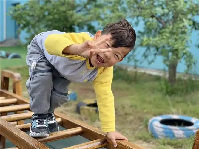 幼儿期是幼儿平衡动作发展的关键期.