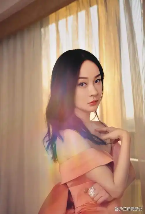 年轻的霍思燕,一部电影《我要成名》在那个年代也算是一脱成名