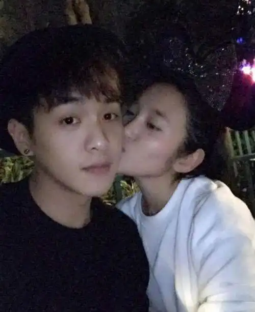 张若昀唐艺昕亲吻