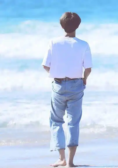 当红小鲜肉的背影躲过了黄明昊陈立农却被朱正廷惊艳