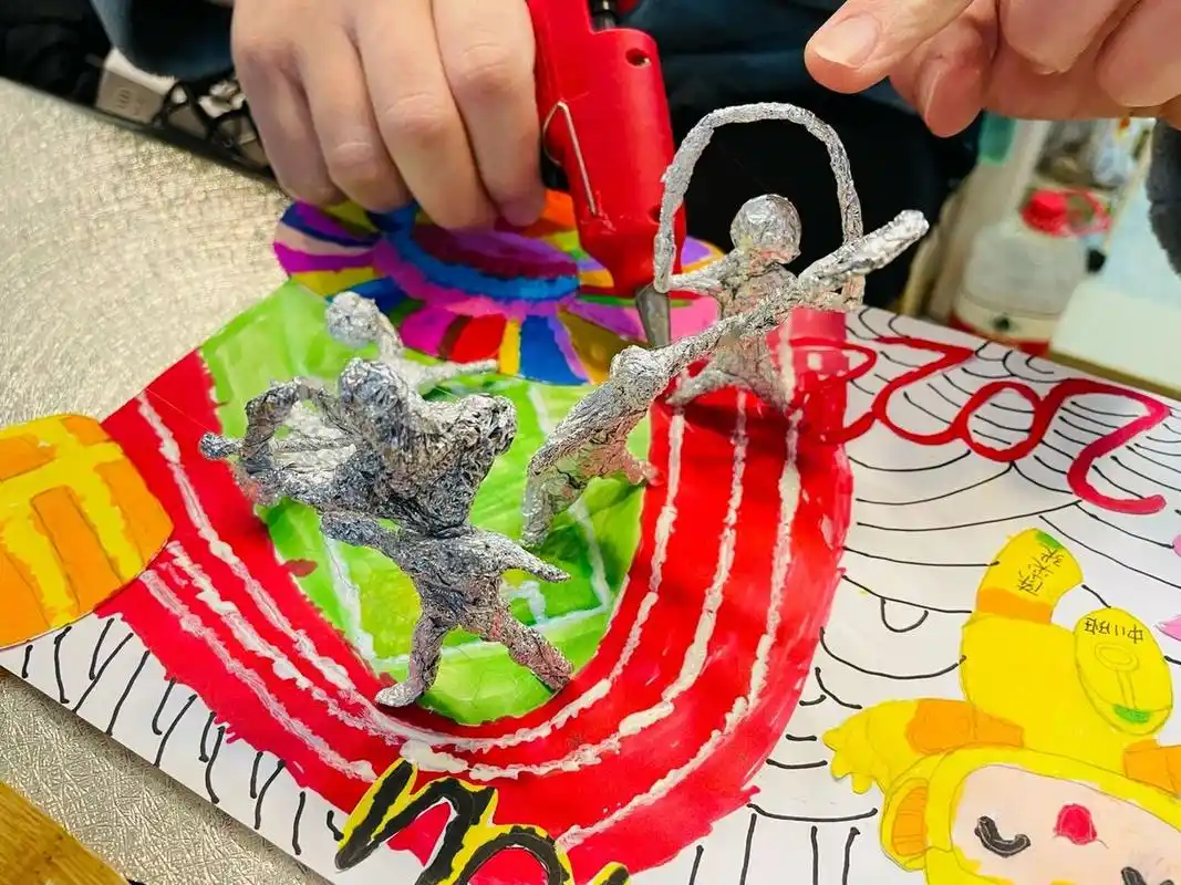 幼儿园手工 杭州亚运会 亚运主题 锡纸小人     幼儿园中班 坐标:杭州