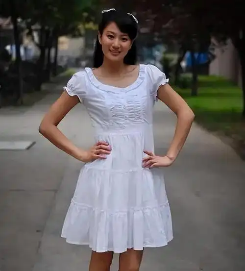 回顾"军中之花"侯梦莎:已走上了一条"不归路",痴迷带货不拍戏