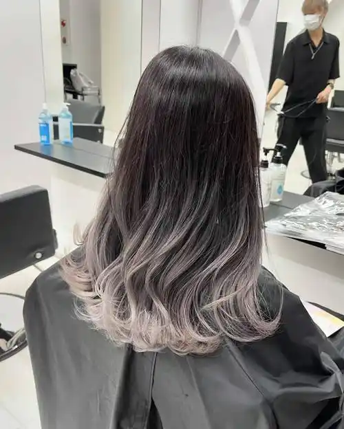 女士长发怎么整?发尾卷搭配发尾染,简直美得无可挑剔