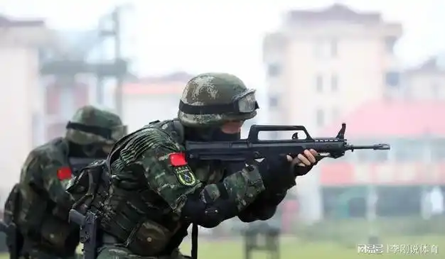 揭秘95式步枪vsfamas突击步枪谁才是真正的王者