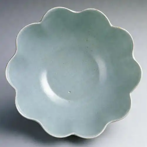 北宋汝窑莲花式温碗