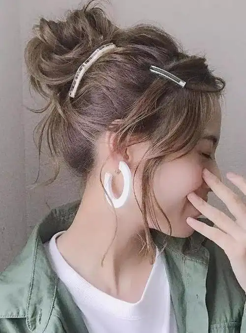 少女扎发型的多种扎法 头发扎起来做个美美的小甜心