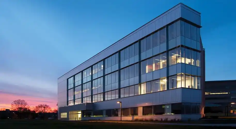 150 系列铝合金单元式玻璃幕墙 low-e 玻璃窗口立面设计商业大厦