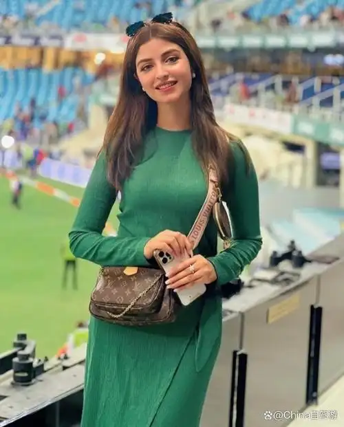 巴基斯坦美女来中国游玩却宁愿躲在酒店不出门原因令人啼笑