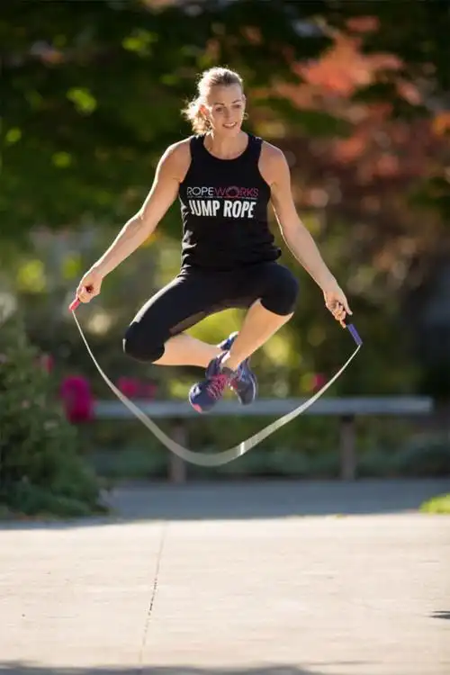 跳绳减肥瘦得快7个细节不伤膝盖