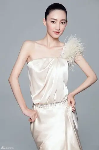 p>王丽坤(claudia),出生于内蒙古自治区赤峰市翁牛特旗,中国内地影视