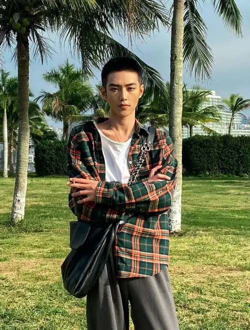 有效介绍黑皮寸头