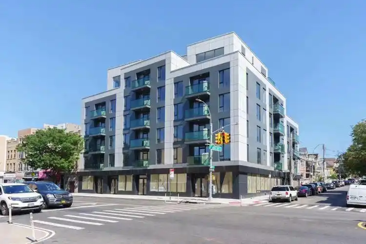 东elmhurst新建大楼公寓