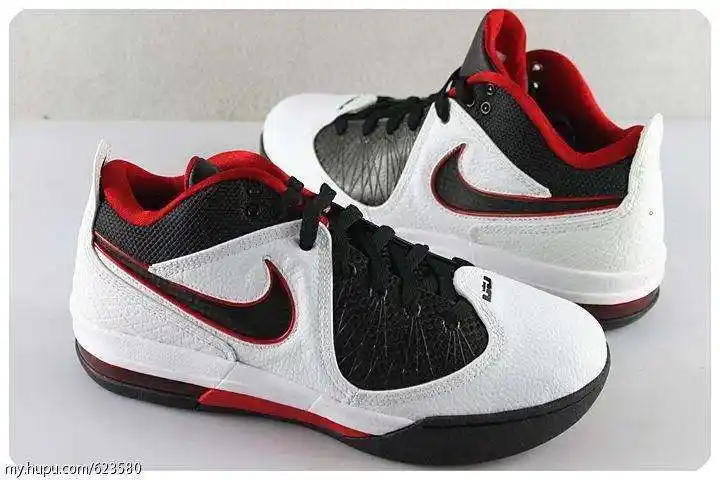 相比于1代只是换了个鞋面而已2,詹姆斯使节2代07年使节系列第一代