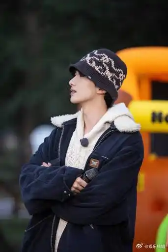 白敬亭钩花渔夫帽