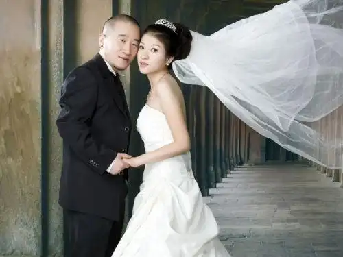 图揭秘李保田妻子胡英与其恋情始末儿子李彧生活照片遭曝光