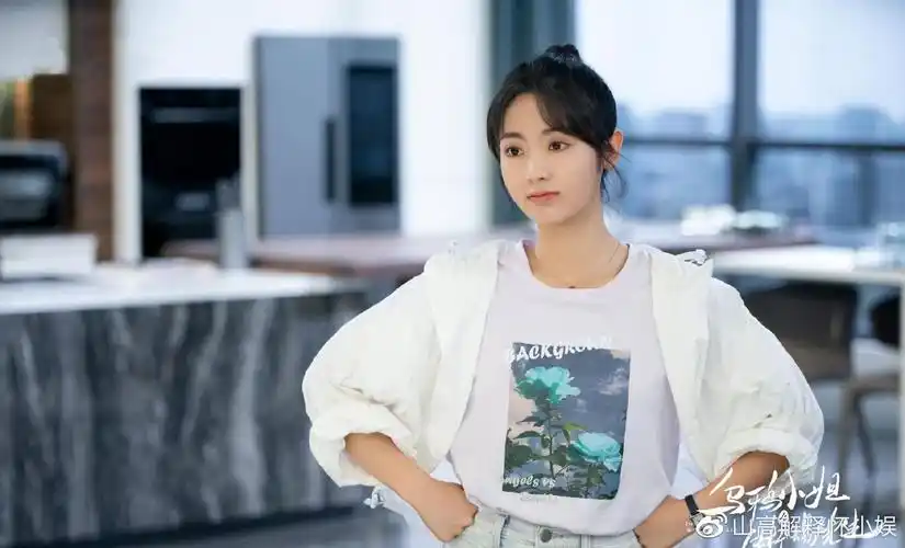 乌鸦小姐与蜥蜴先生之姜小宁越努力越幸运