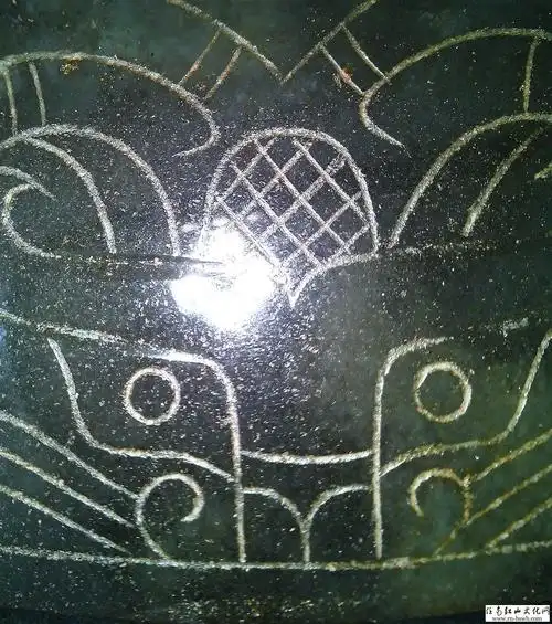 战汉玉器上的阴刻线工痕.