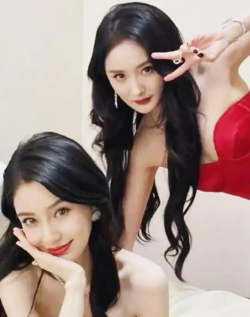 有不少人说看到杨幂和杨颖这张合影靓照,说杨颖的美貌无敌了,杨幂要比