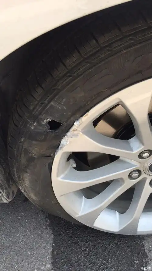 【图】这下好啦,昨天提车今天撞爆胎._哈弗h2论坛_汽车之家论坛