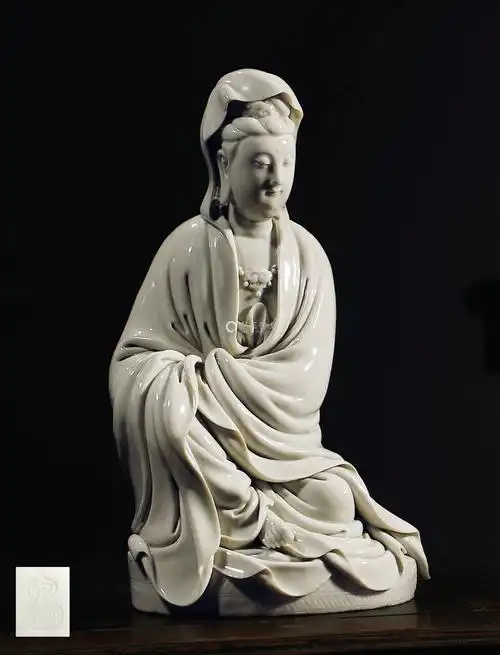 明末清初何朝宗制德化窑白釉观音坐像