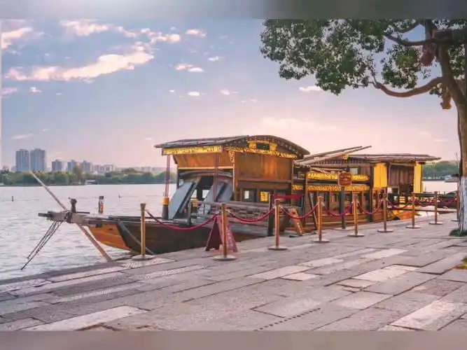 浙江嘉兴:南湖红船起航地