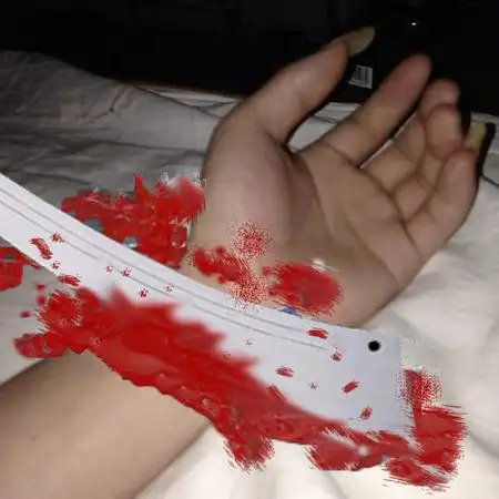 但你要做好心理准备,手可能会被p成砍断了,呵呵,就像这样