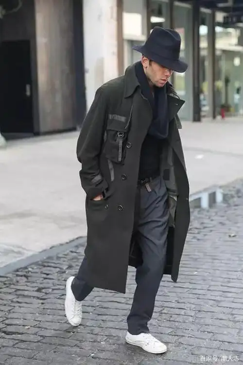 20岁男生都喜欢aj,yeezy,40岁男人穿什么鞋才更高级上档次?