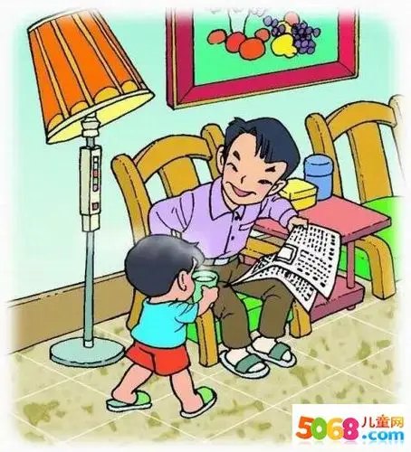 小学生一年级看图写话-给爸爸倒水