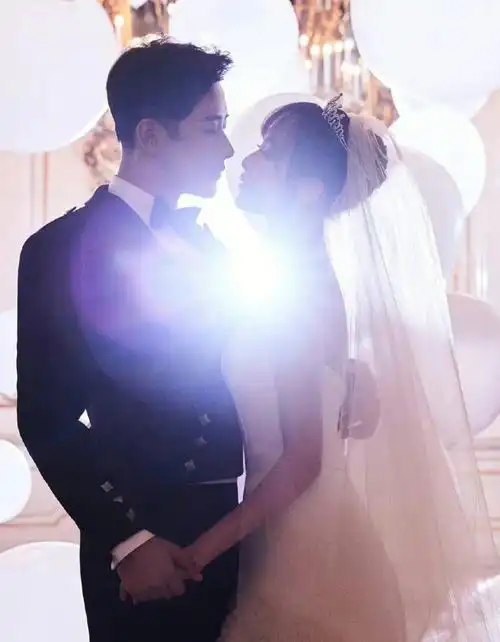 依然超甜的唐嫣婚纱照viktorrolf主纱