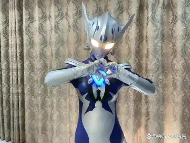 女粉丝自制女奥特曼!网友:赛罗的妈妈?