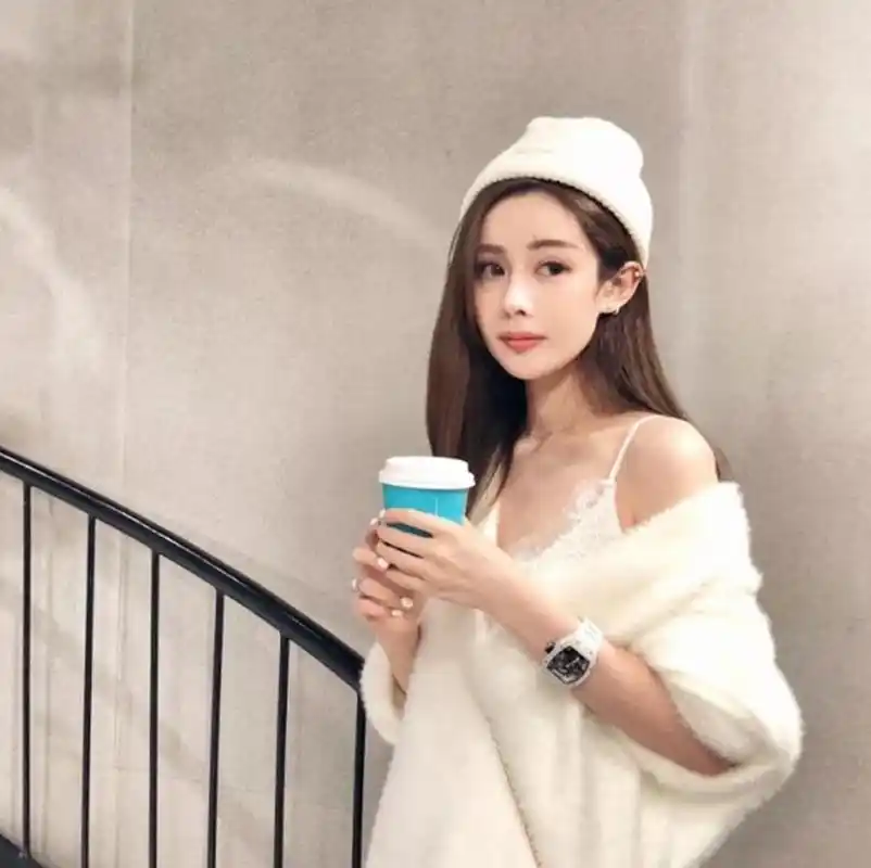 小杨幂网红韦雪不满富二代4500万分手费偷生孩子捞9亿