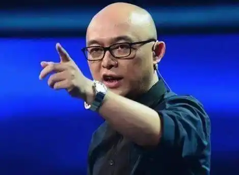 原创《非诚勿扰》帅气小伙被全场灭灯,正要离场时,台下发生了这一幕