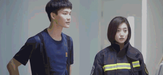 王梓薇周彦辰杀马特合照