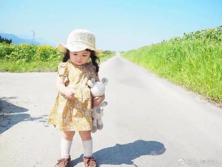 超喜欢这个宝宝,好可爱吖.以后我也要两个这样阔爱的小闺女