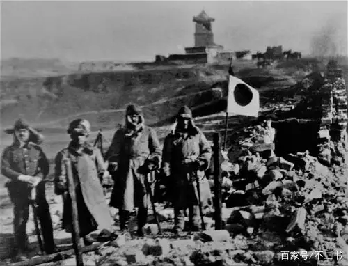 日军侵华老照片:在恶魔的战车下,无数中国百姓迎来苦难
