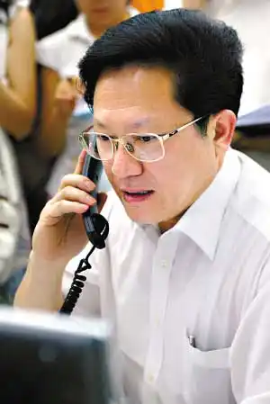 广州市长接听信访电话 承认政府接访态度差(图)