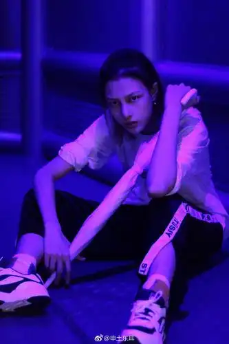 有喜欢周子琳的吗我真的好爱她的颜