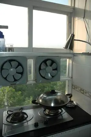 无烟灶台上灶具离墙面的距离应该是多少