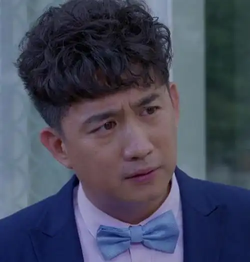 我爱男闺蜜黄磊时尚烫卷发型清爽利落