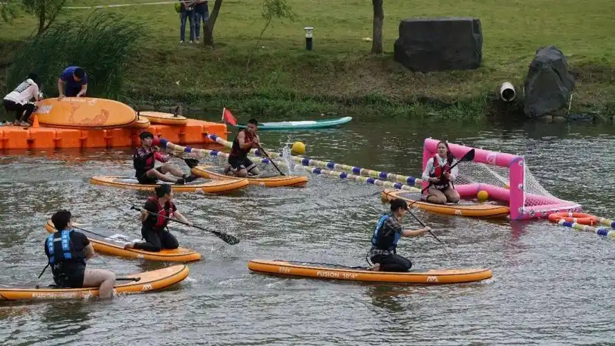 夏季浪起来上海海洋大学水上运动会桨板球比赛精彩上演