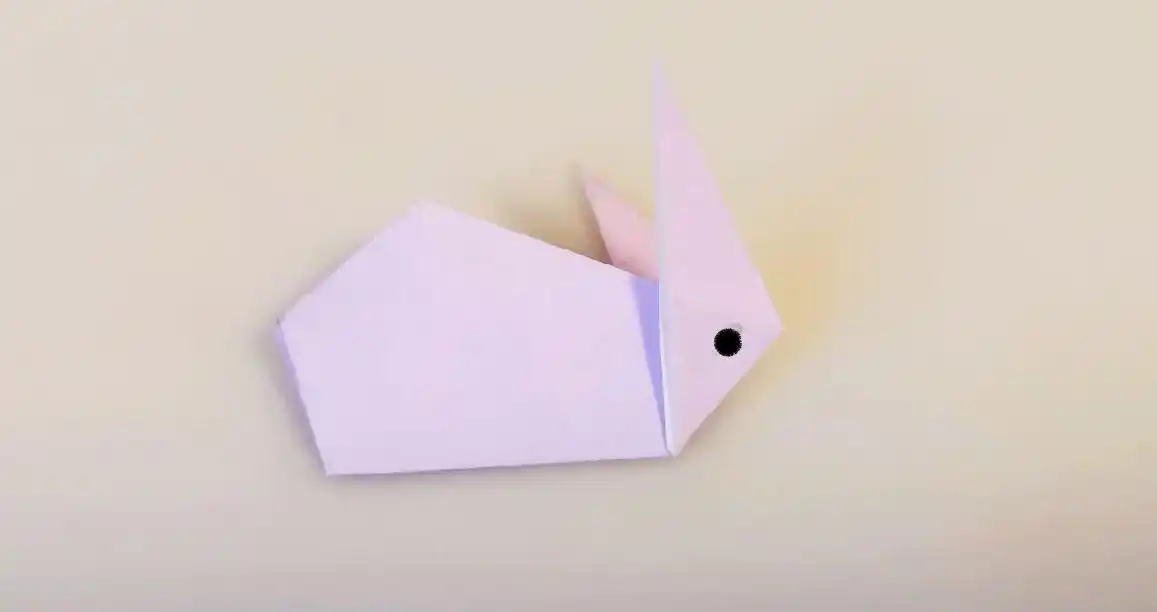 幼儿手工折纸小兔子,呆萌的样子甚是可爱!