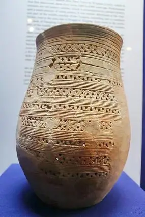 大溪文化最大器座红陶器座