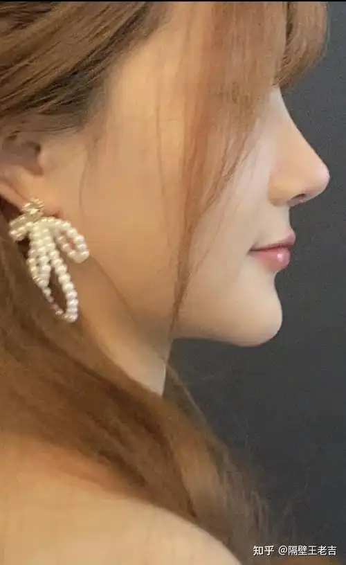 这个鼻子做得挺好,再加上这个小姐姐本来长得就乖,调整下鼻