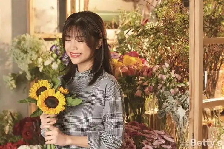 《拜托了冰箱》美女厨师,教你做经典美食 | 人物味道_罗拉