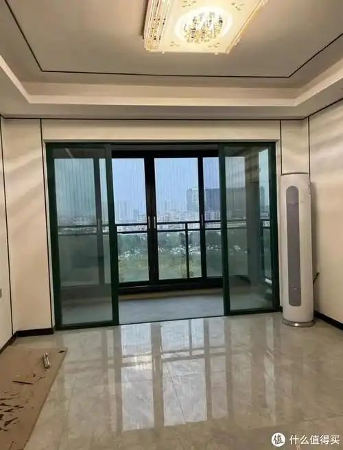 客厅与阳台打通的好,还是安装推拉门好?来听听过来人的经验