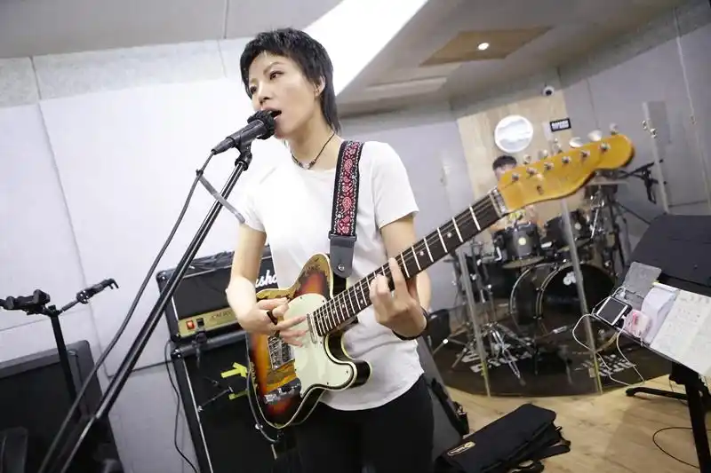 南无乐队巡回演唱会在即 成员紧张彩排中