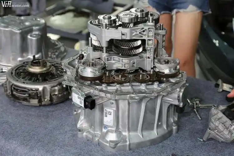 帝豪gl 6速双离合变速箱